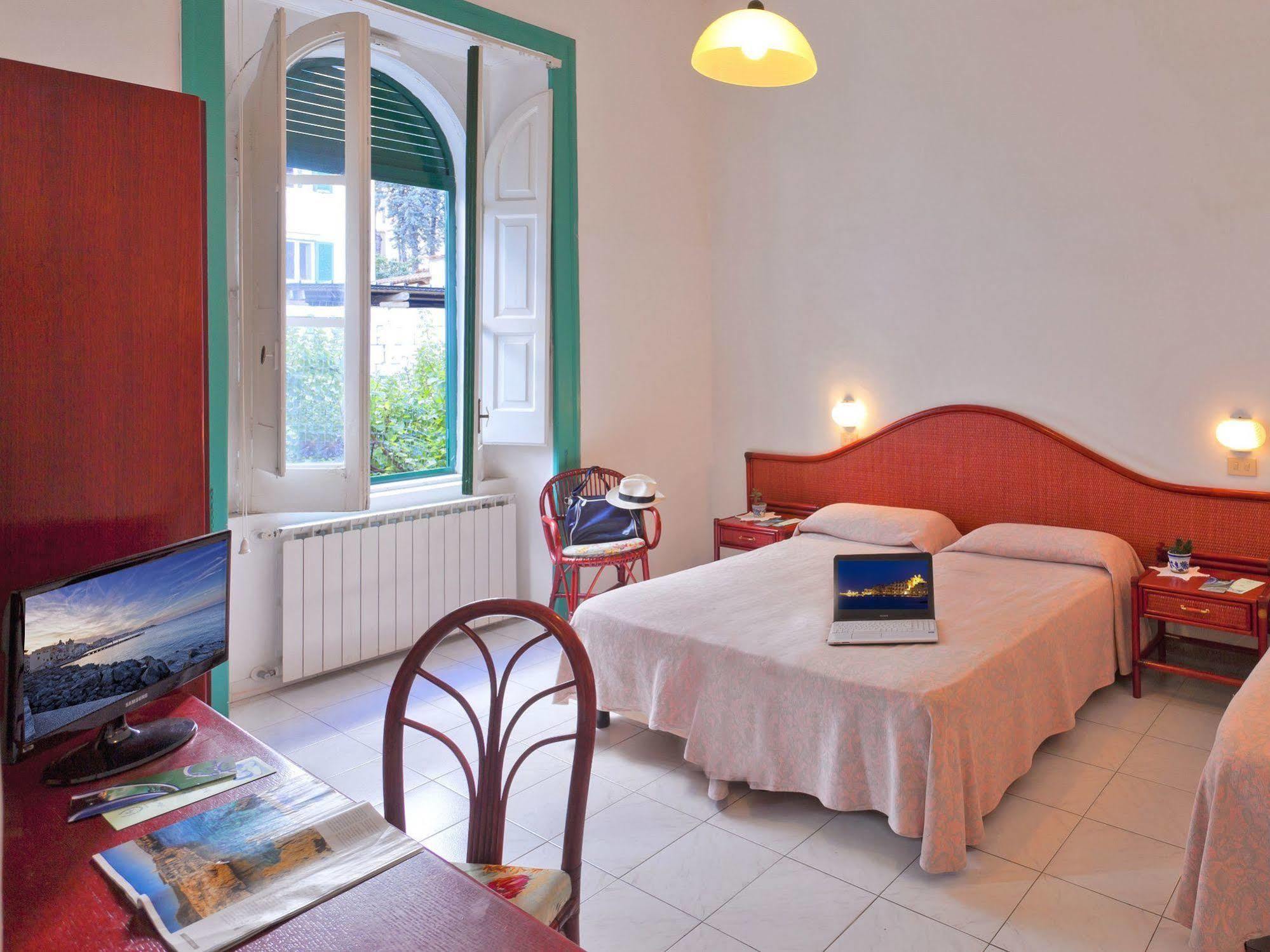 Hotel Vittoria Искья Экстерьер фото